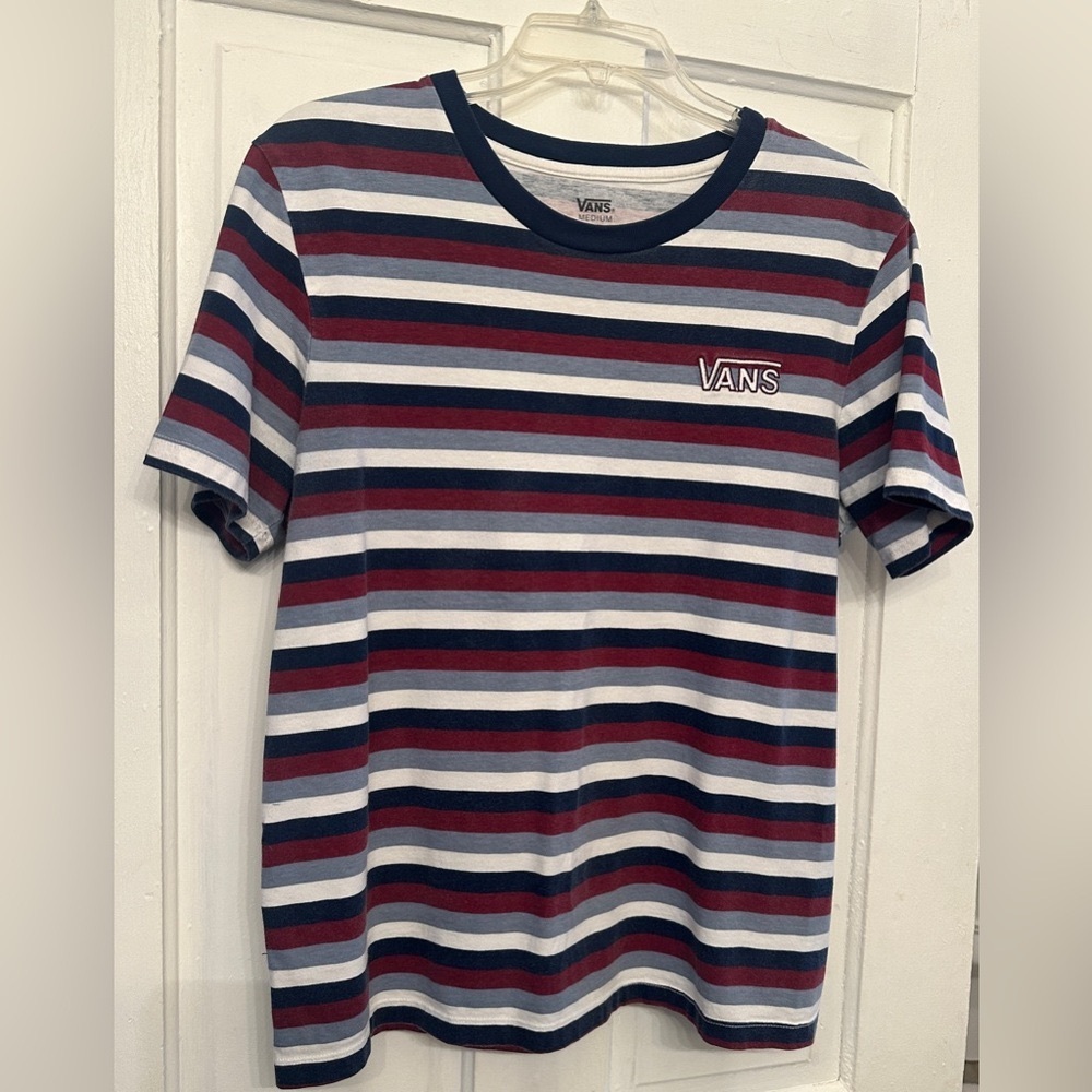 VANS Ladies Classic Fit Tee. Size Medium.